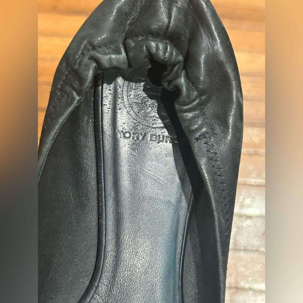 Tory Burch Black Leather Flats with Silver Logo size 9 - Picture 6 of 6